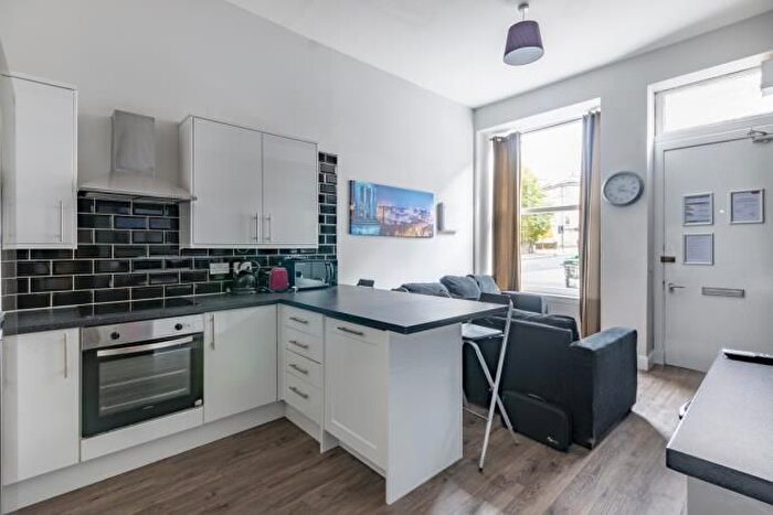 4 Bedroom Flat To Rent In Montague Street, Edinburgh, EH8