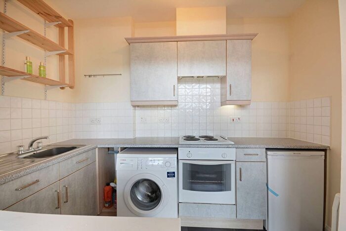 2 Bedroom Flat To Rent In Newington Causeway, Elephant And Castle, London, SE1