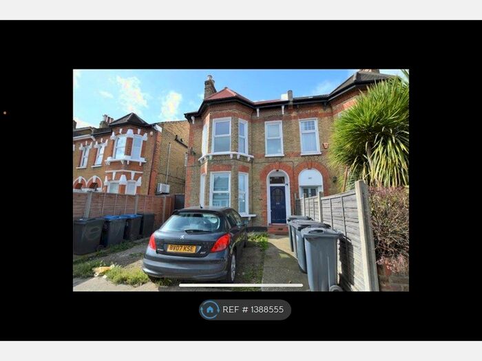 2 Bedroom Flat To Rent In Portland Road, London, SE25