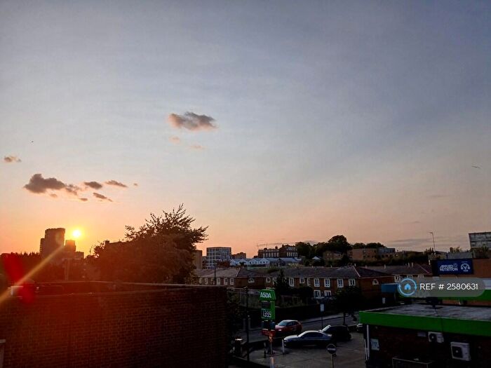 2 Bedroom Flat To Rent In Hughes Mansions, London, E1