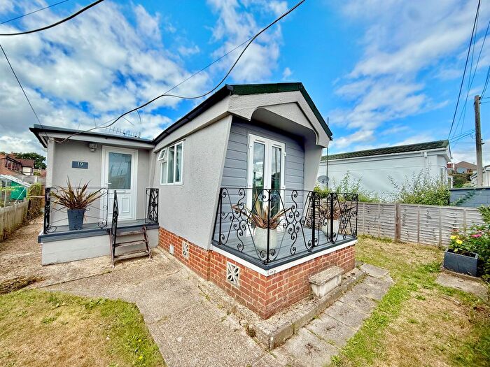 1 Bedroom Mobile/park Home For Sale In Kings Copse Avenue, Hedge End, Southampton, SO30