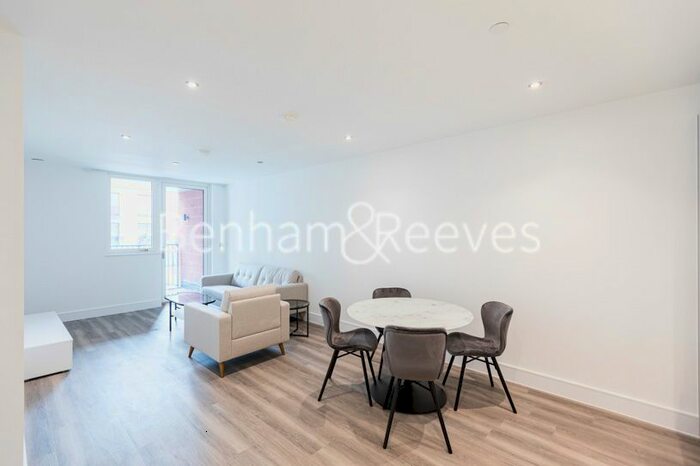 2 Bedroom Flat To Rent In Healum Avenue, Southall, UB2