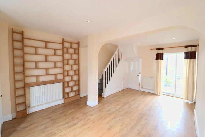 2 Bedroom Property To Rent In Cambridge Street, Aylesbury, HP20