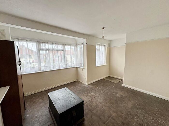 3 Bedroom Terraced House For Sale In Ockley Road, Croydon, CR0