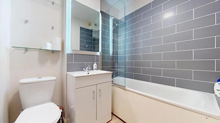 2 Bedroom Flat To Rent In Ifield Road, London, SW10