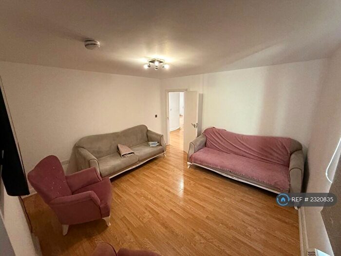 2 Bedroom Flat To Rent In Calder Road, Maidstone, ME14