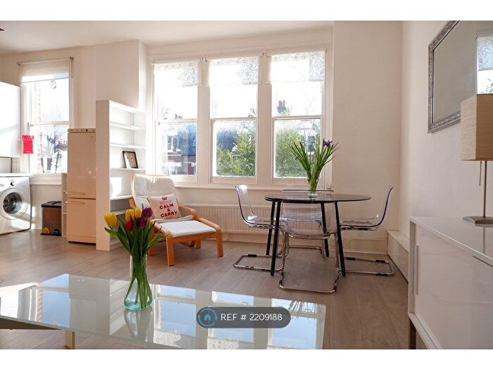 2 Bedroom Flat To Rent In Whitehall Park, London, N19