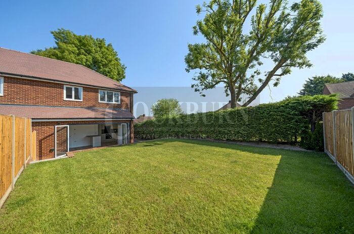 3 Bedroom End Of Terrace House For Sale In Buckler Gardens, London, SE9