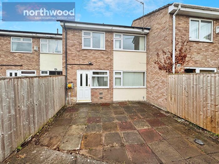 3 Bedroom Town House For Sale In Bodiam Court, Whitby, Ellesmere Port, CH65