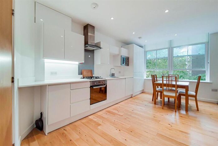 2 Bedroom Flat To Rent In Globe Apartments, Deptford, SE8