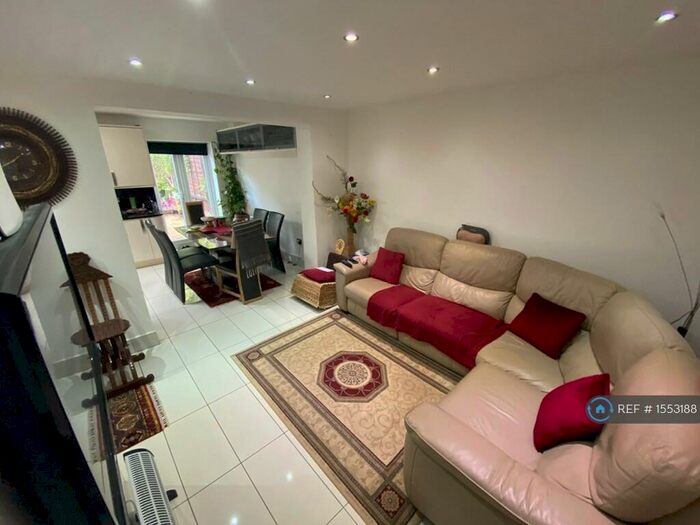 5 Bedroom Semi-Detached House To Rent In Rougemont Avenue, Morden, SM4