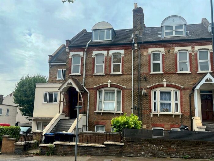 3 Bedroom Flat To Rent In Chamberlayne Road, Kensal Rise, London, NW10