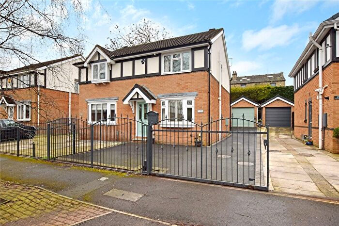 3 Bedroom Semi Detached House For Sale In Earlswood Mead, Pudsey, West Yorkshire, LS28