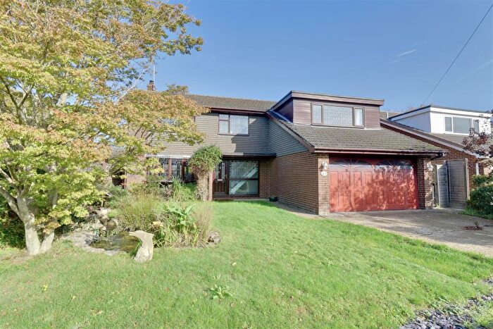 4 Bedroom Detached House For Sale In Sumar Close, Fareham, PO14