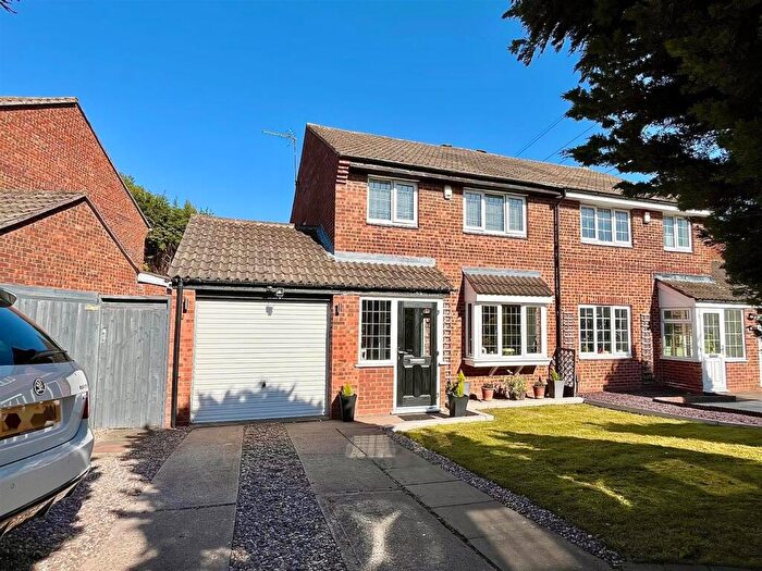3 Bedroom Semi-Detached House For Sale In Froggatts Ride, Sutton Coldfield, B76
