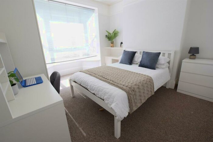 4 Bedroom Terraced House To Rent In Westbourne Grove - Student House - /, LN1