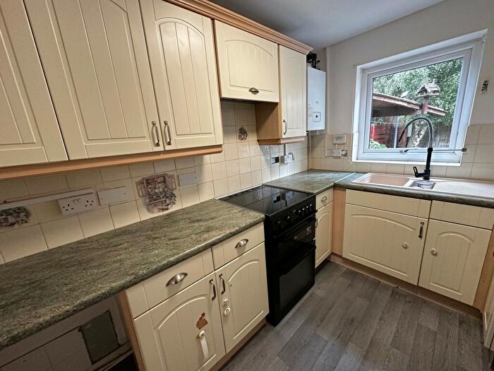 3 Bedroom House To Rent In Orchard Park, Burton-on-Trent, DE14