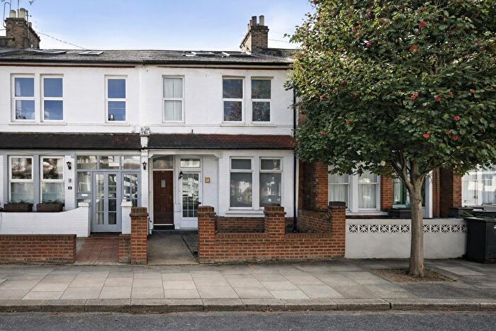 2 Bedroom Flat To Rent In Heysham Road, London, N15