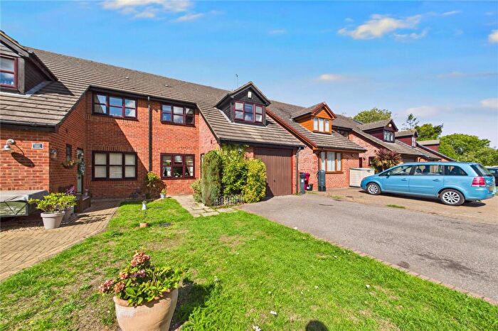 4 Bedroom Semi-Detached House For Sale In Dunstall Close, Tilehurst, Reading, Berkshire, RG31