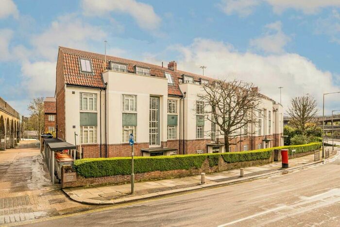 2 Bedroom Flat To Rent In Shirehall Lane, London, NW4