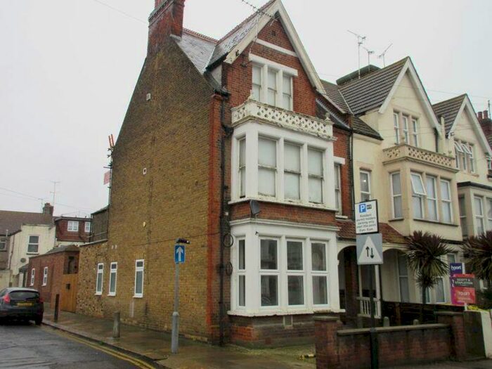 3 Bedroom Flat To Rent In York Road, Southend-On-Sea, SS1
