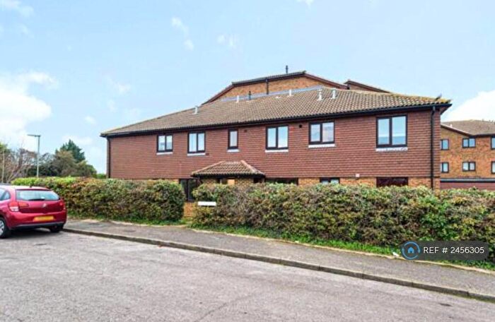 1 Bedroom Flat To Rent In Kingfisher Drive, Guildford, GU4