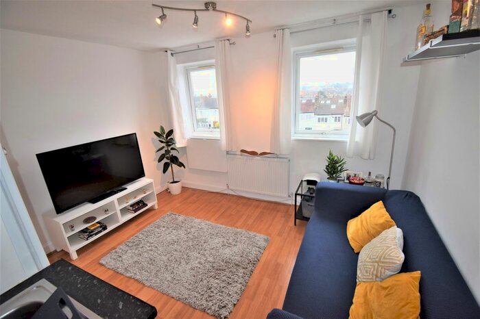 1 Bedroom Flat To Rent In Minster Walk, London, N8