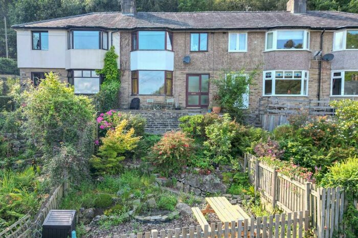 3 Bedroom Town House For Sale In Glen View Road, Hebden Bridge, HX7