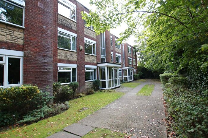 3 Bedroom Flat For Sale In Woodcote Road, Wallington, SM6