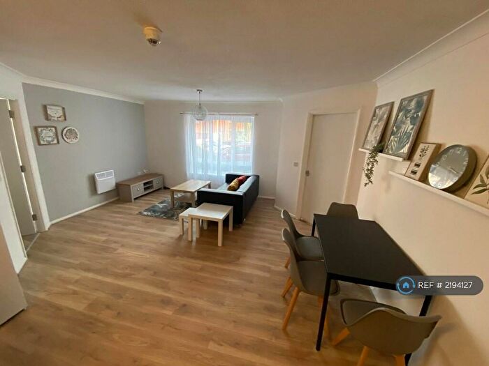 2 Bedroom Flat To Rent In Brook Court, Nottingham, NG7