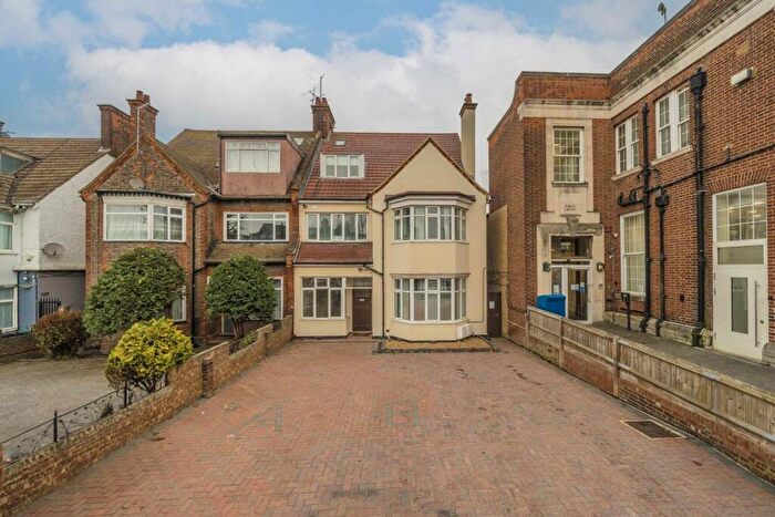 2 Bedroom Flat To Rent In Golders Green Road, London, NW11