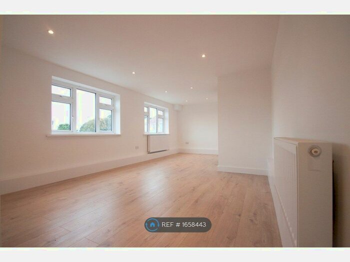 Studio To Rent In Crescent Court, Dartmouth, TQ6