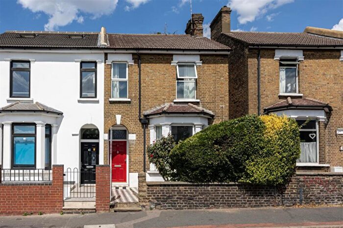 3 Bedroom Semi-Detached House For Sale In Croham Road, South Croydon, CR2