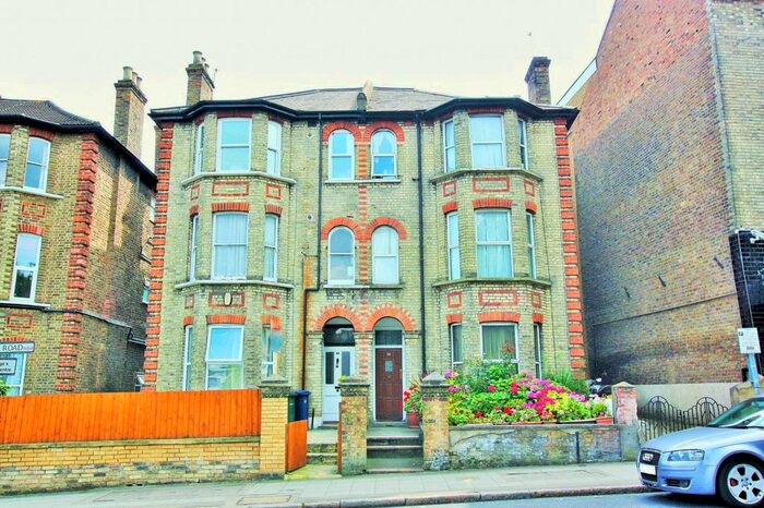 3 Bedroom Flat To Rent In Church Road, Hendon, NW4