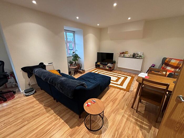 2 Bedroom Flat To Rent In Howard Road, Upminster, RM14