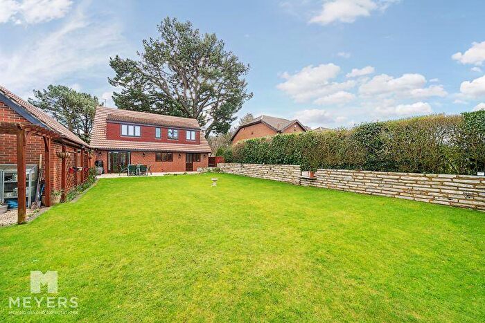 5 Bedroom Detached House For Sale In Springdale Road, Corfe Mullen, BH21
