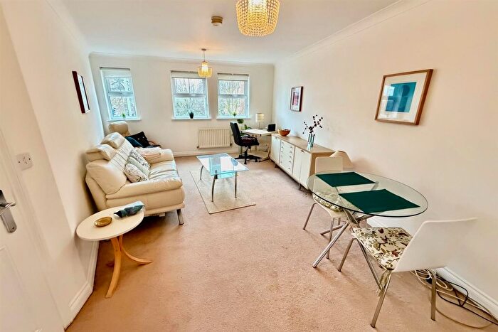 2 Bedroom Flat To Rent In Crispin Way, Uxbridge, UB8