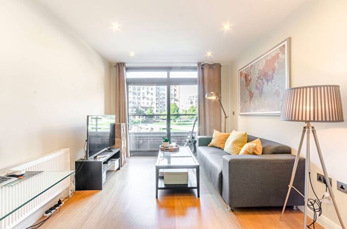 1 Bedroom Flat To Rent In Larden Road, Acton, London, W3