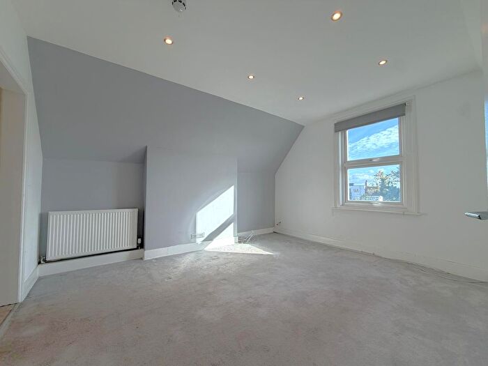 2 Bedroom Flat To Rent In Queens Road, Wimbledon, SW19