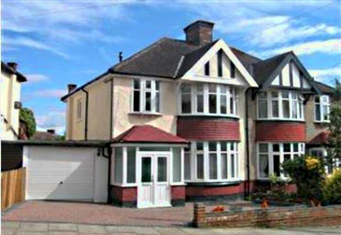 3 Bedroom Semi-Detached House To Rent In Raleigh Drive, Whetstone, N20