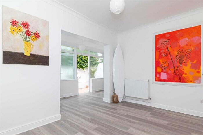 1 Bedroom Cottage For Sale In Graham Road, Worthing, BN11