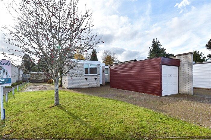 3 Bedroom Semi Detached Bungalow For Sale In Longfield Place, Maidstone, Kent, ME15