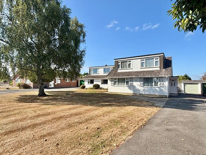 4 Bedroom Bungalow For Sale In Rectory Avenue, Corfe Mullen, BH21