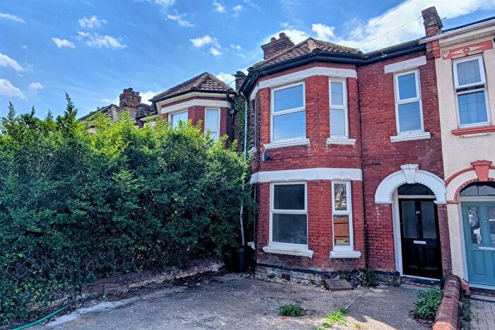 2 Bedroom Flat To Rent In Atherley Road, SO15