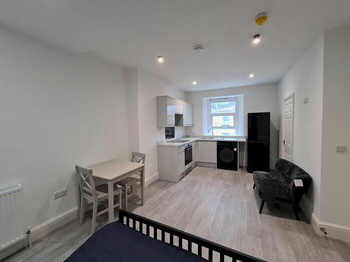 Studio To Rent In Abbey Road, Torquay, TQ2