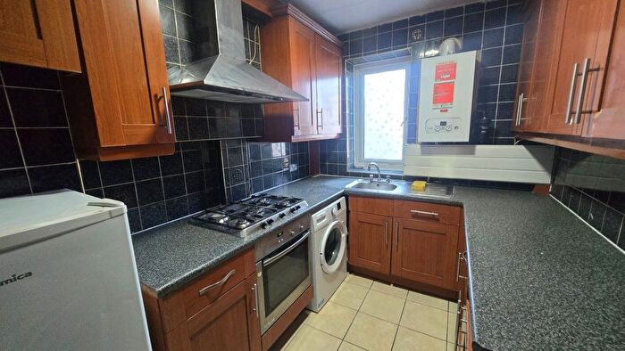 4 Bedroom Flat To Rent In Bordars Road, Hanwell, W7