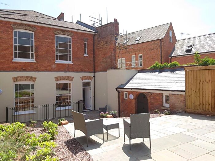 1 Bedroom Penthouse To Rent In London And County Mews, OX16