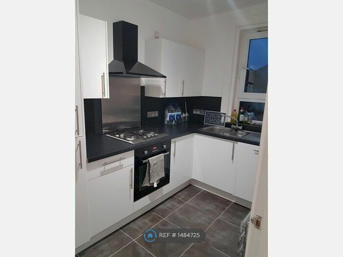 2 Bedroom Flat To Rent In Prestonfield, Edinburgh, EH16