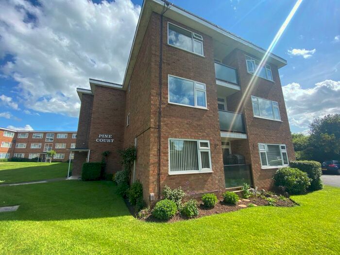 2 Bedroom Flat To Rent In Pine Court, Leamington Spa, CV32
