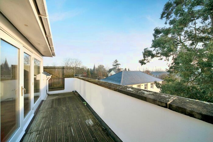 2 Bedroom Flat To Rent In Mill Lane, Windsor, SL4